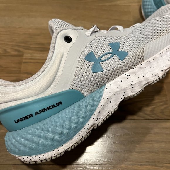 Under Armour Escape Shoes in Size 9.5 - Picture 4 of 8